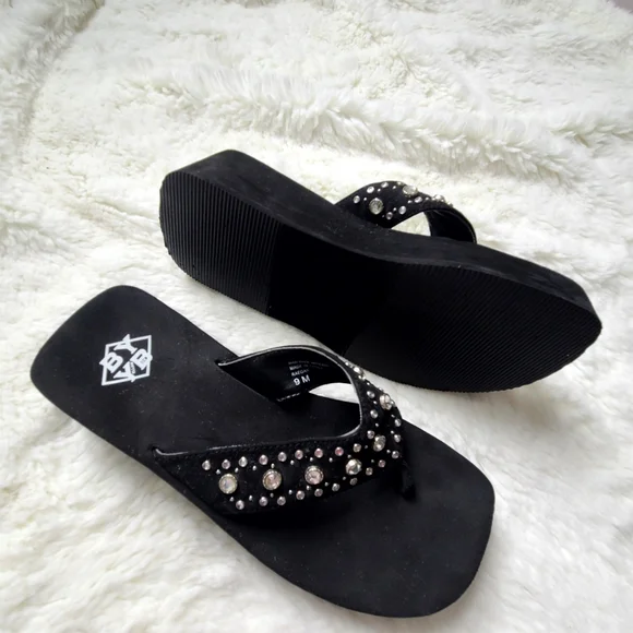 BYYB black flip flops with gemstones on band, lightly worn, size 9 - Picture 2 of 7
